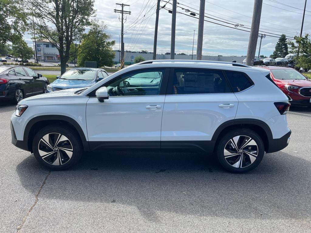 2025 Volkswagen Taos SE photo 4