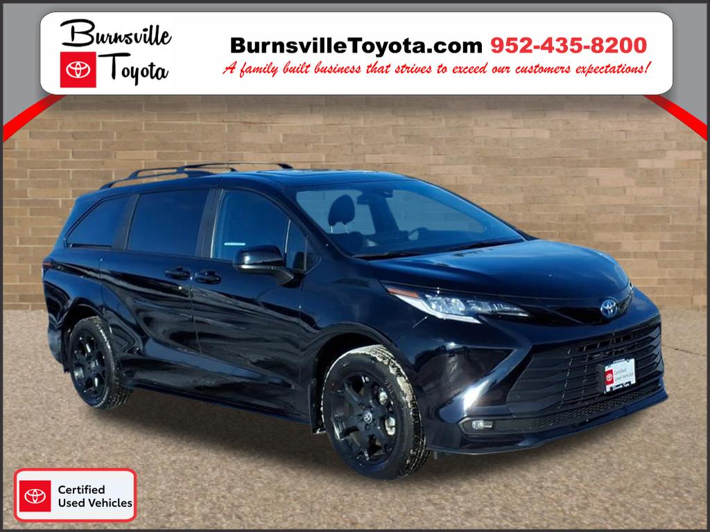 2025 Toyota Sienna Woodland Edition's photo