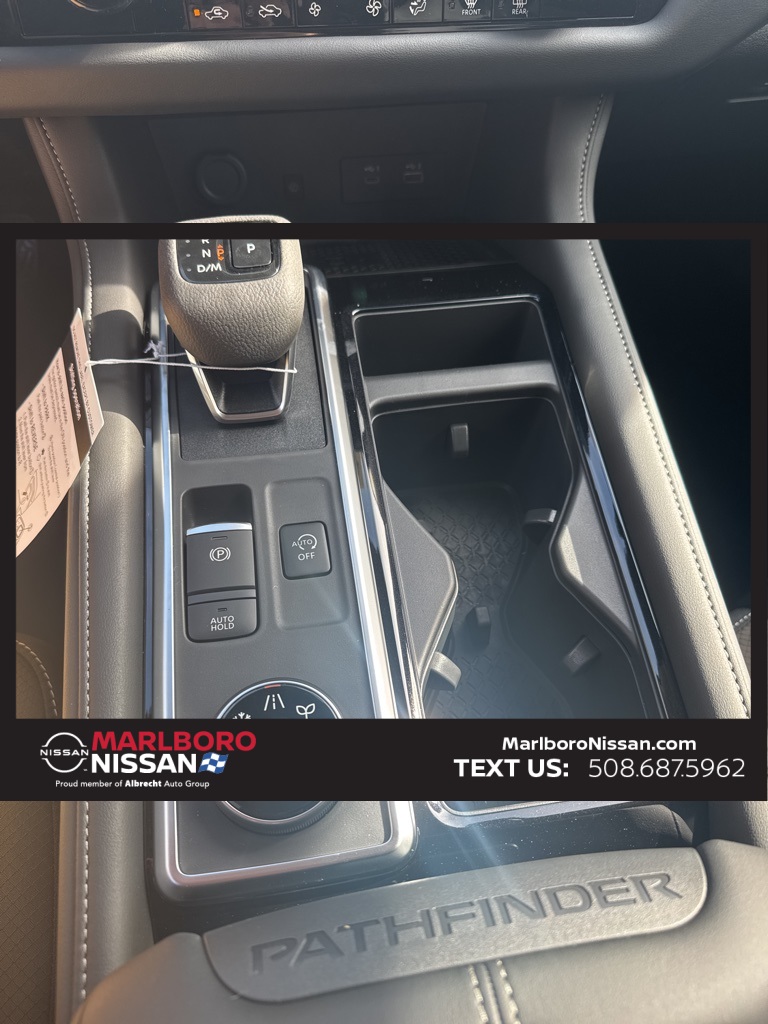 2025 Nissan Pathfinder SL photo 24