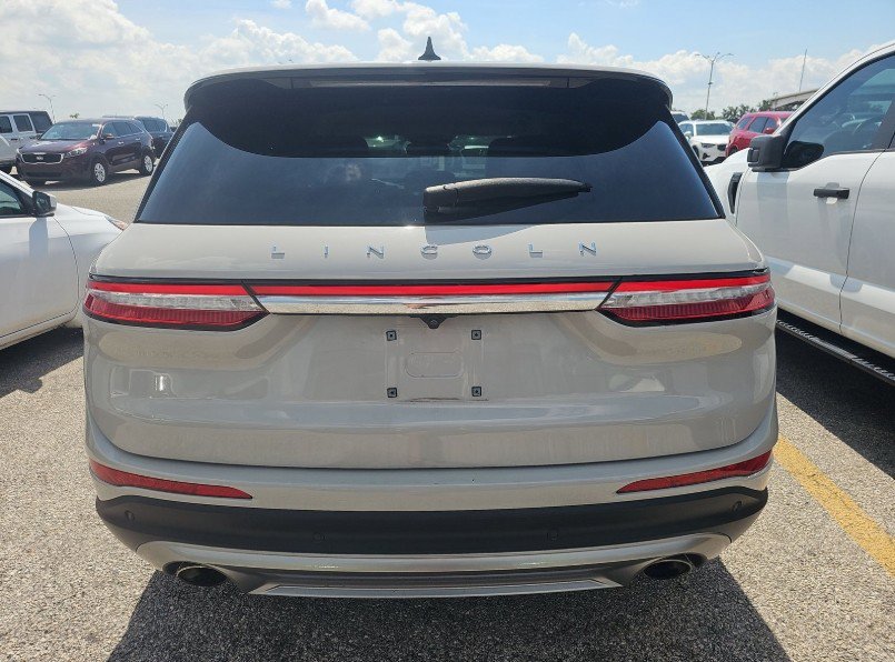 2022 Lincoln Corsair Standard photo 2