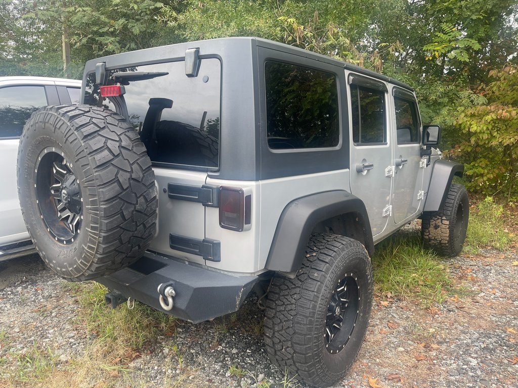 2011 Jeep Wrangler Unlimited Sahara photo 4