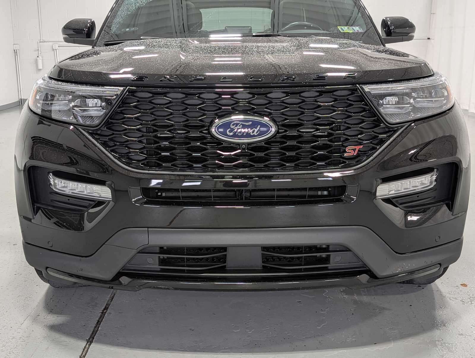 2022 Ford Explorer ST photo 2