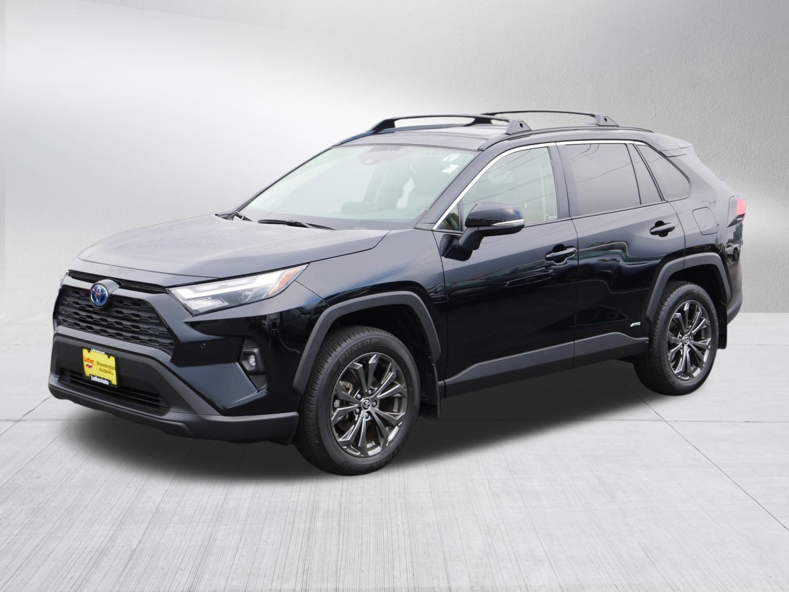 2022 Toyota RAV4 Hybrid XLE Premium photo 3