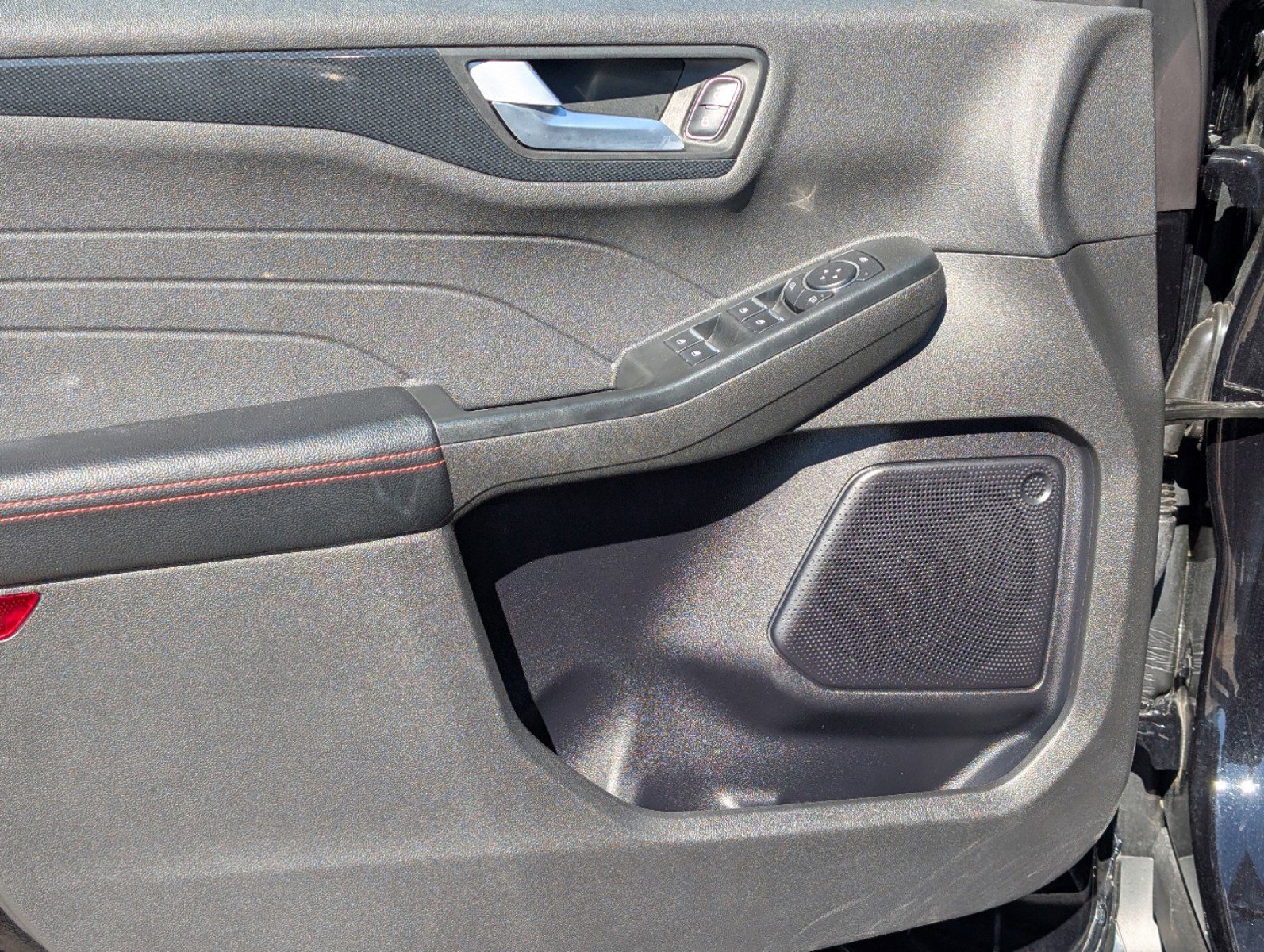 2024 Ford Escape ST-Line photo 12