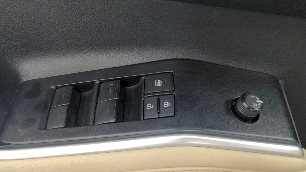 2023 Toyota Highlander L photo 16