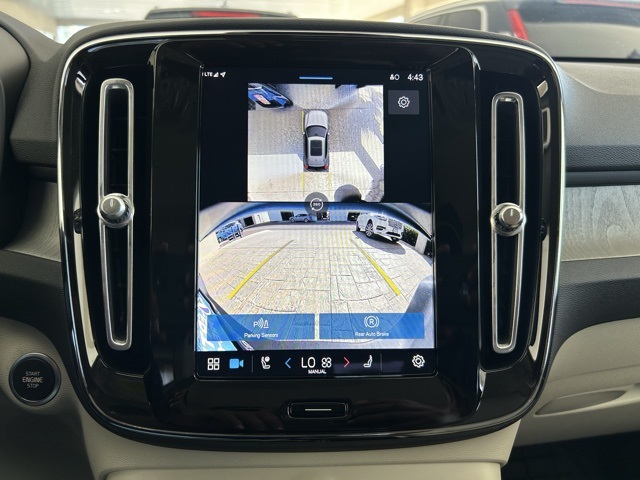 2025 Volvo XC40 Plus photo 7