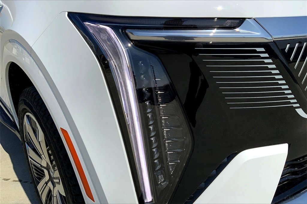 2025 Cadillac Escalade IQ Luxury photo 12