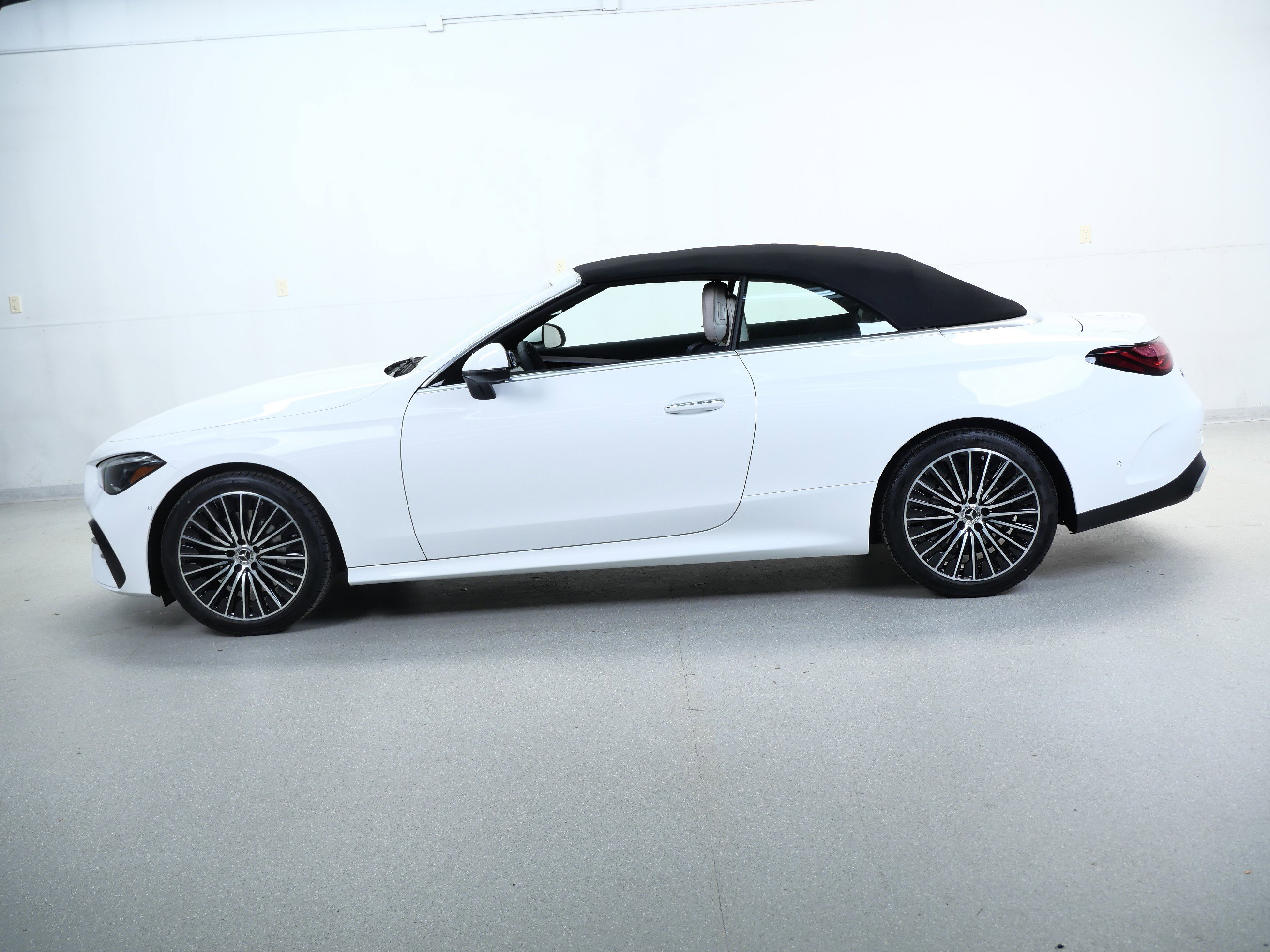 2026 Mercedes Benz CLE 300 4MATIC Cabriolet photo 4
