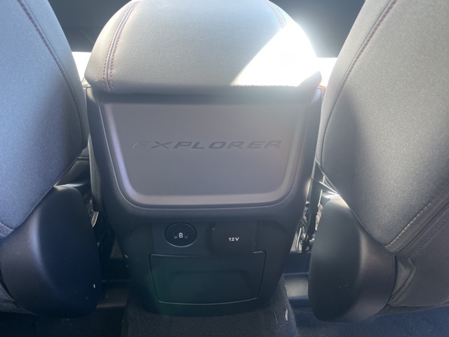2025 Ford Explorer photo 3