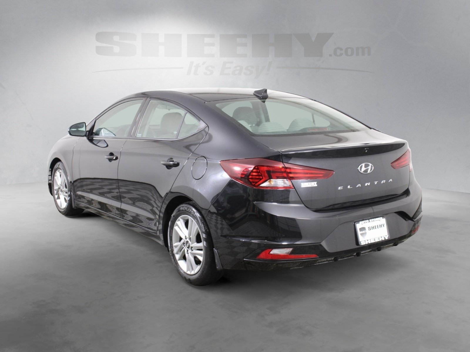 2020 Hyundai Elantra SEL photo 3