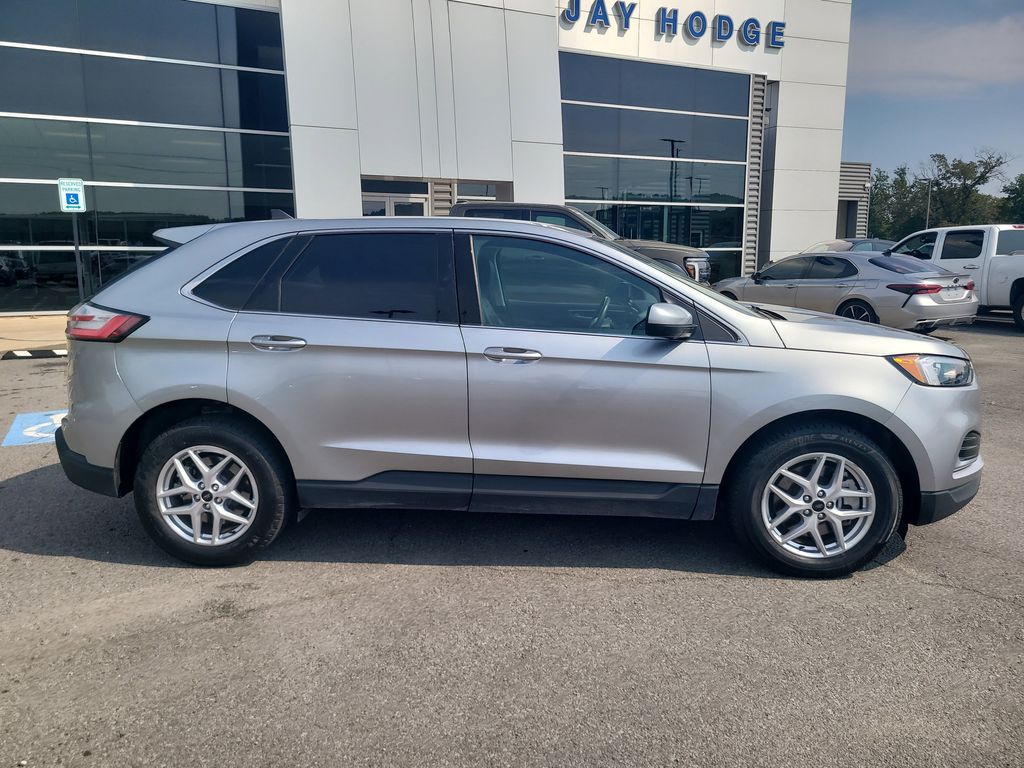 2024 Ford Edge SEL photo 2