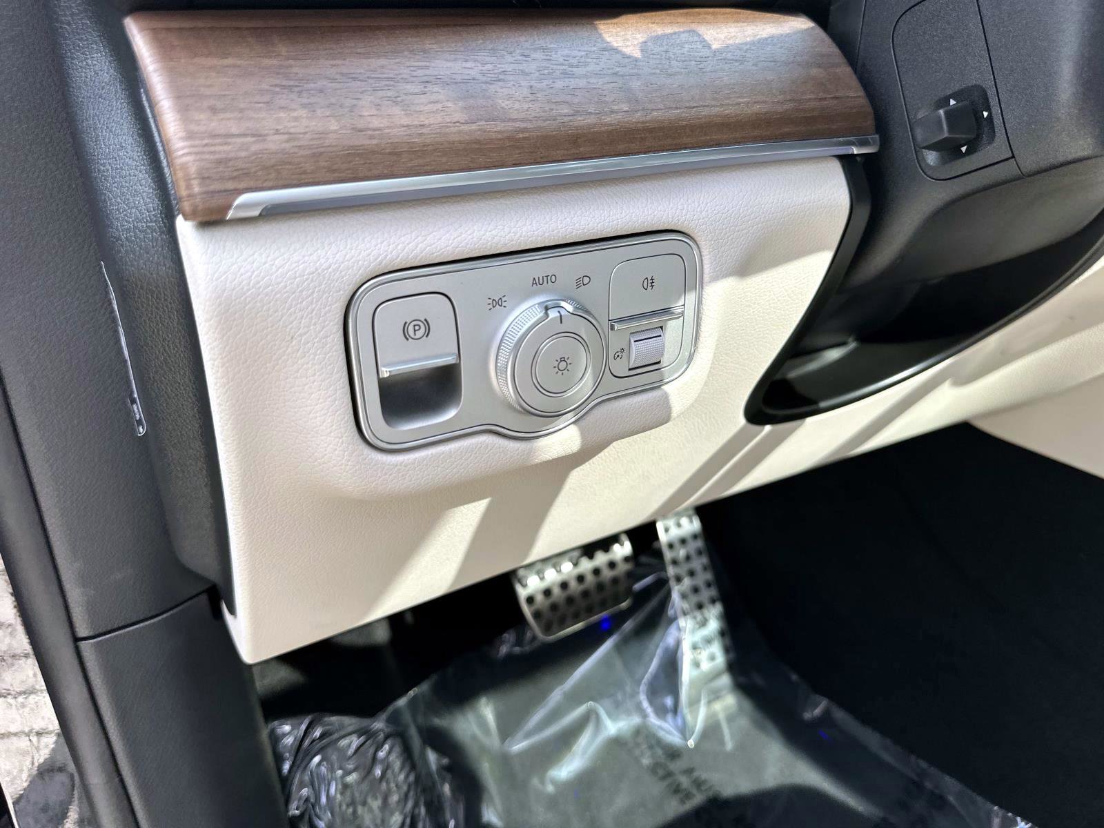 2026 Mercedes Benz GLS 450 4MATIC photo 21
