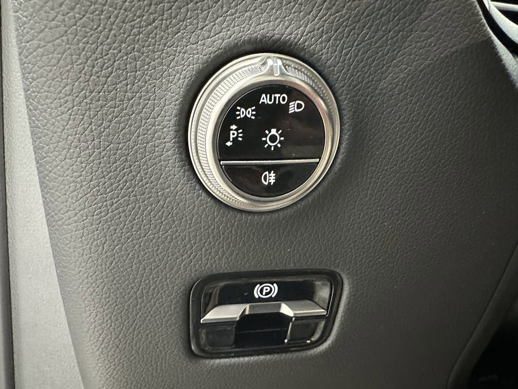 2026 Mercedes Benz GLC 300 photo 35