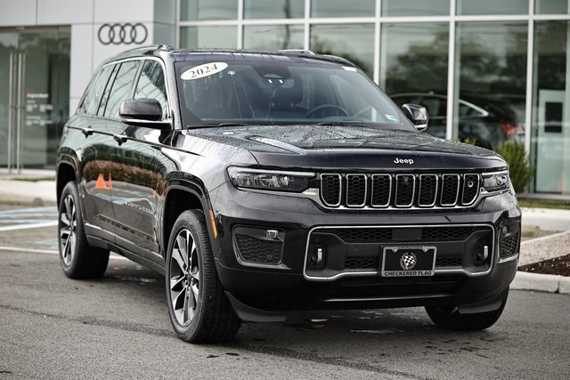 2024 Jeep Grand Cherokee Overland photo 2
