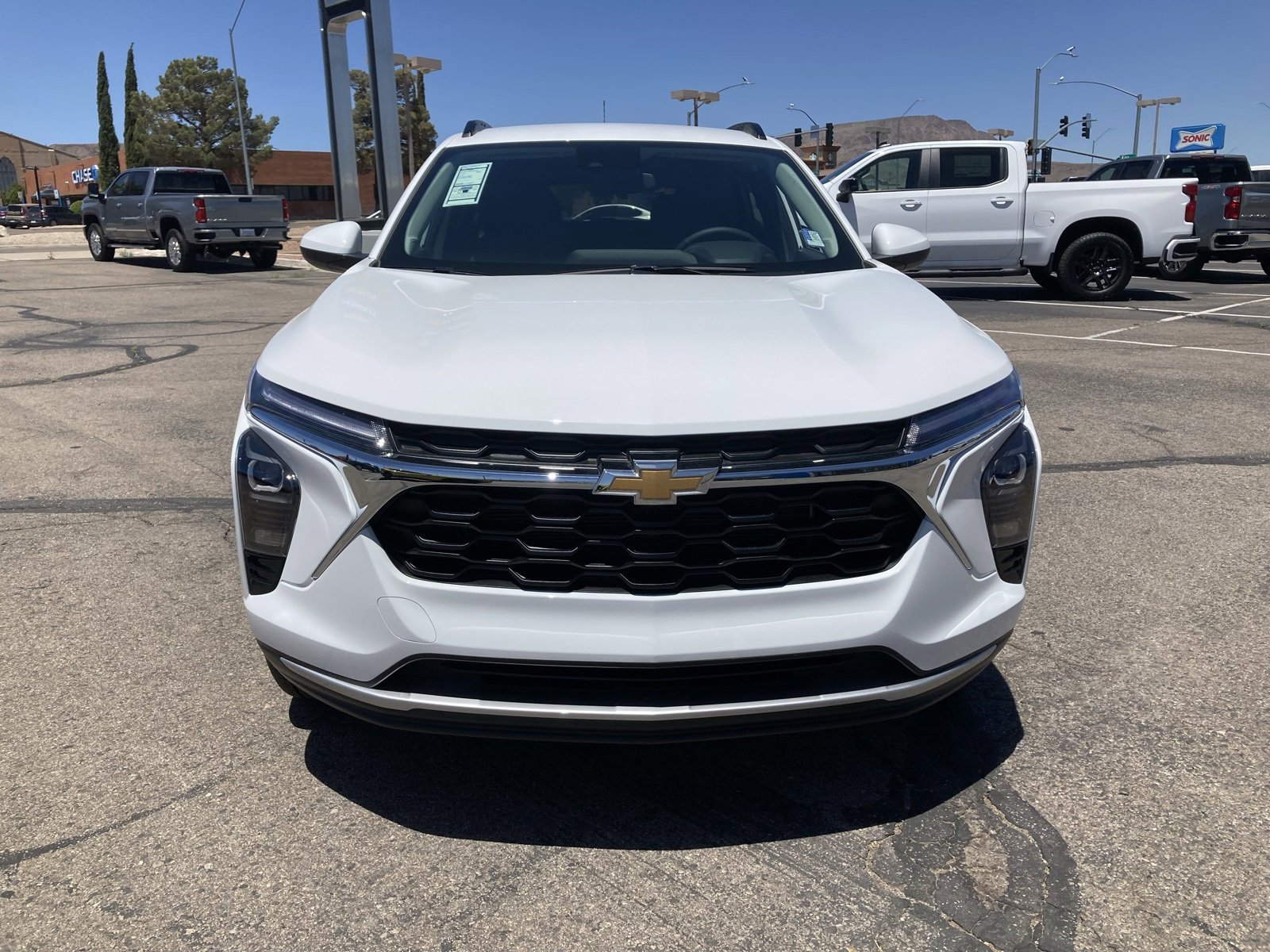 2025 Chevrolet Trax LT photo 2
