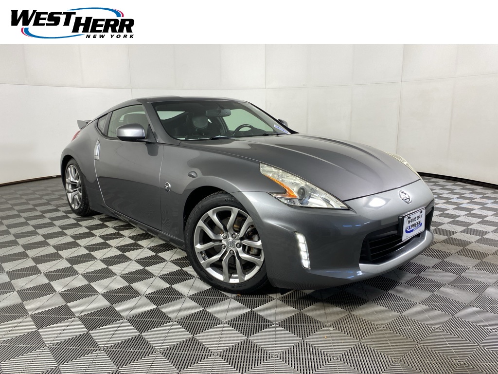 2013 Nissan 370Z Coupe Touring's photo
