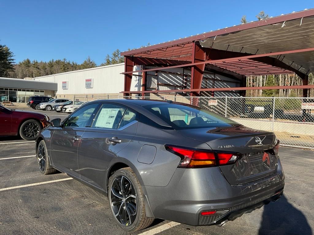 2025 Nissan Altima 2.5 SR photo 5