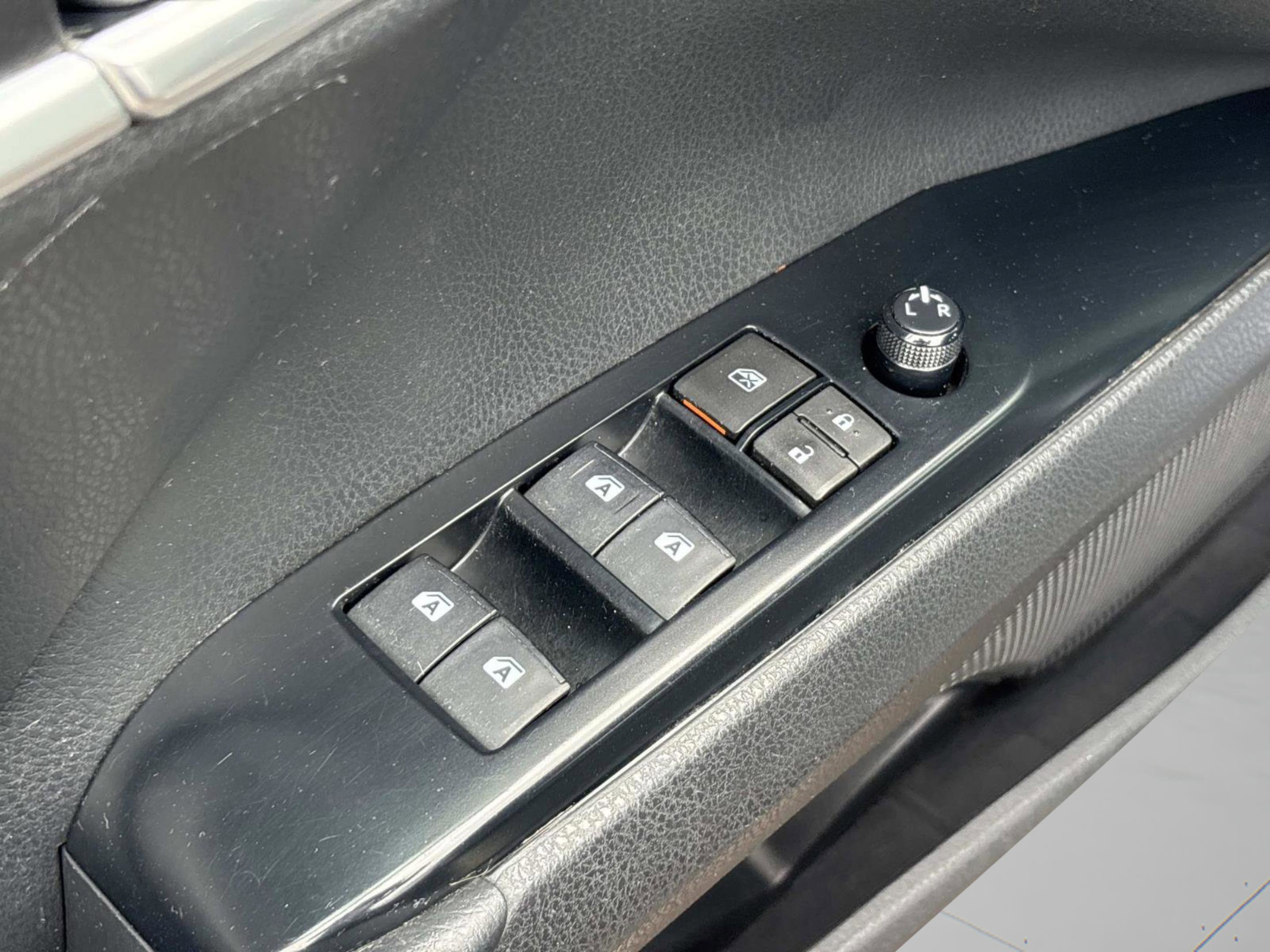 2019 Toyota Camry SE photo 22