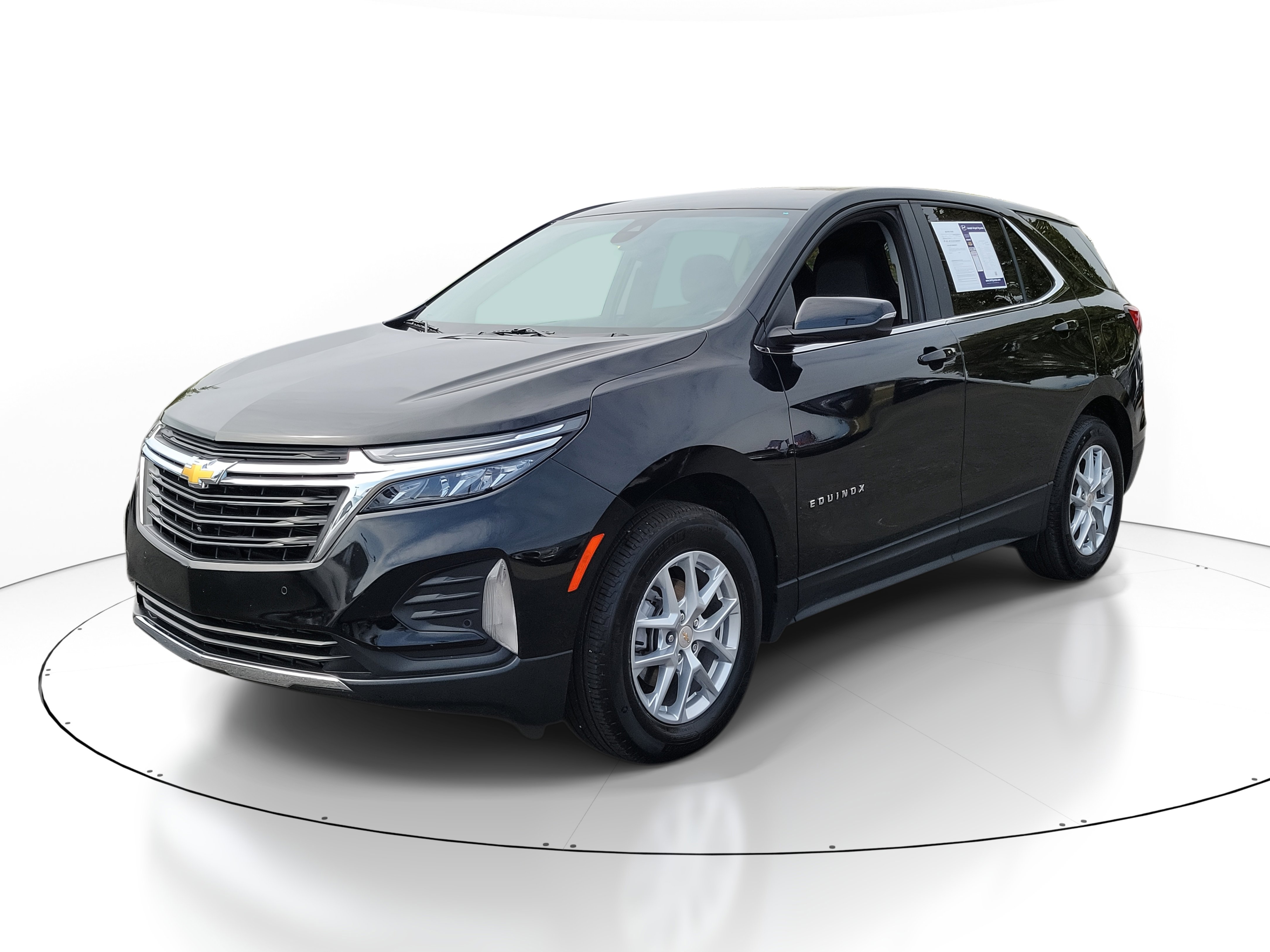 2024 Chevrolet Equinox LT photo 2