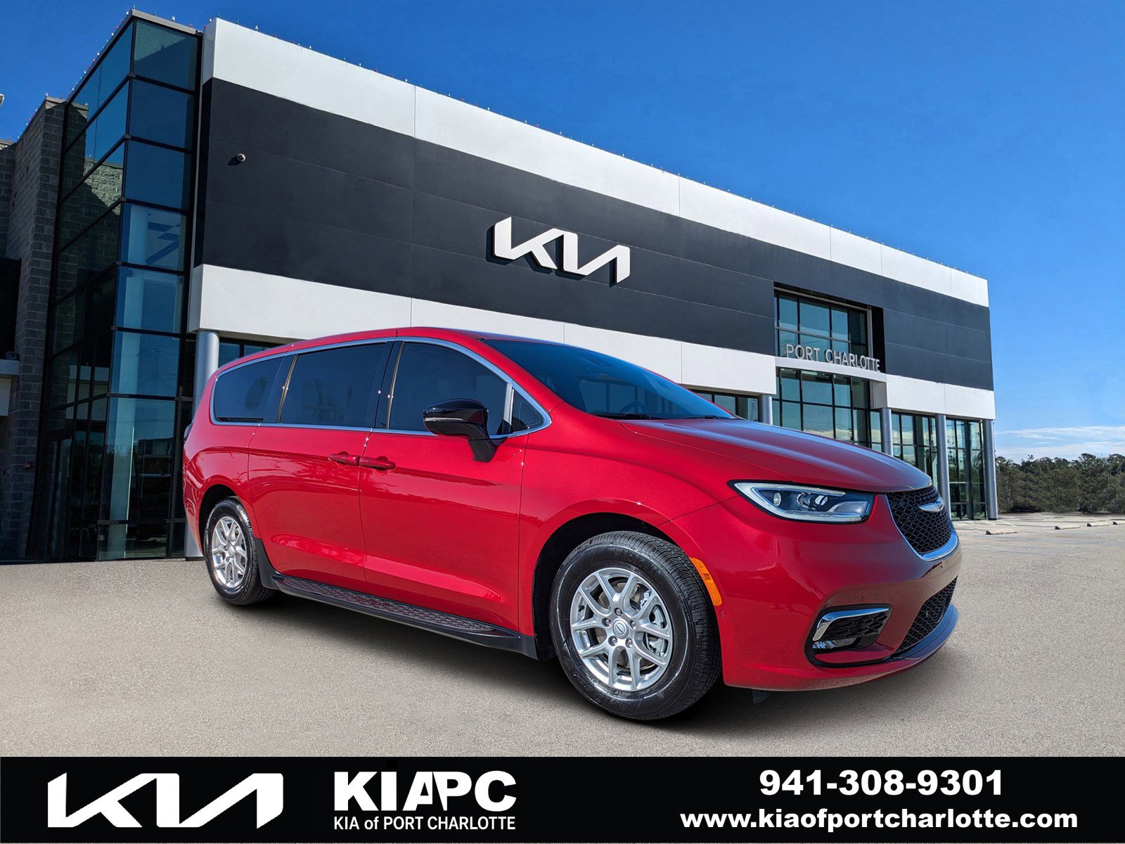 2026 Chrysler Pacifica Select's photo