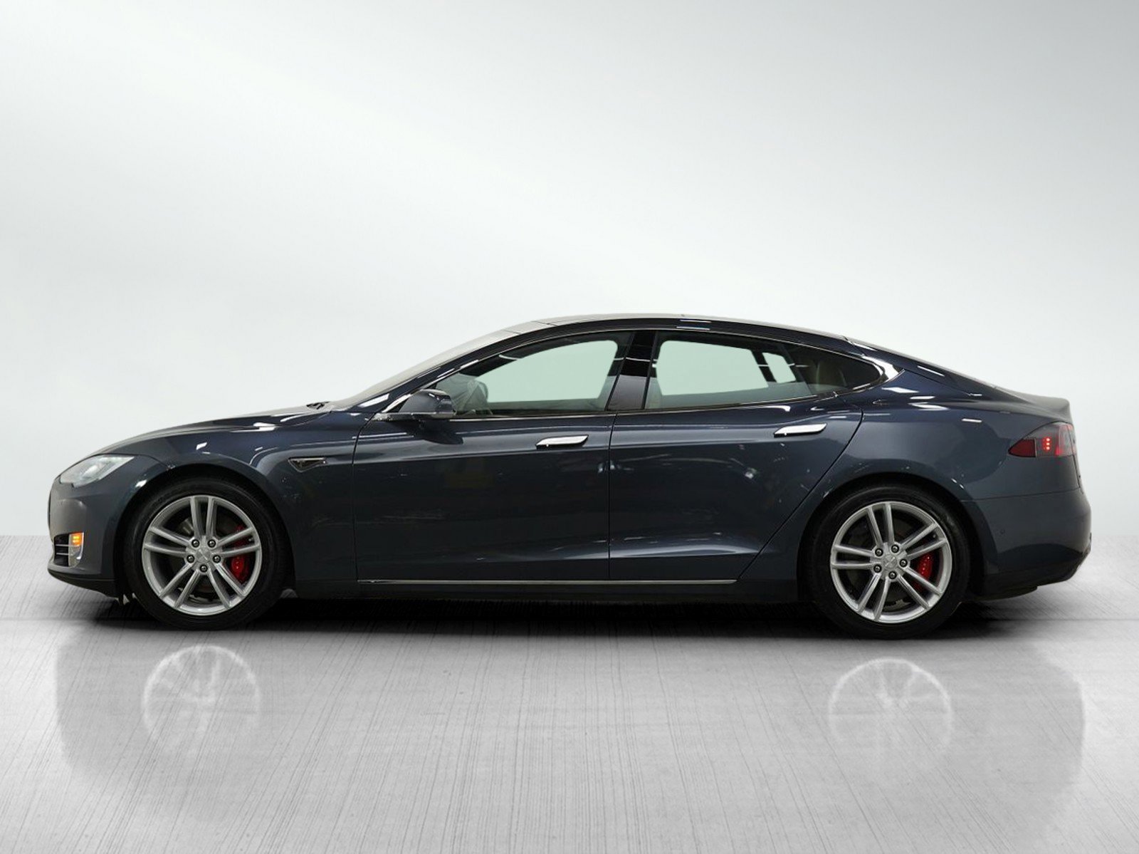 Used 2015 Tesla Model S Performance with VIN 5YJSA4H45FF083309 for sale in Minneapolis, Minnesota