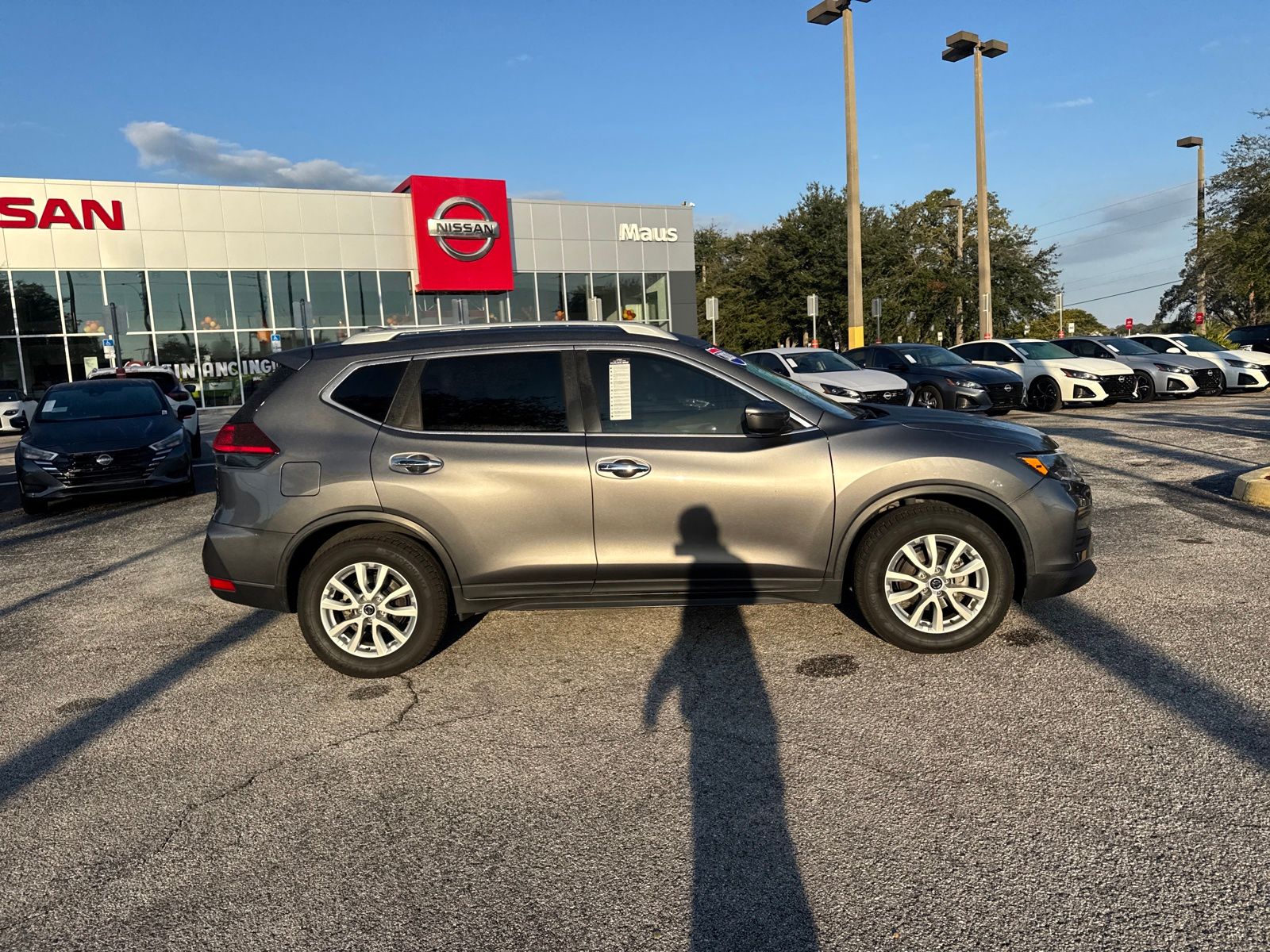 2020 Nissan Rogue SV photo 4