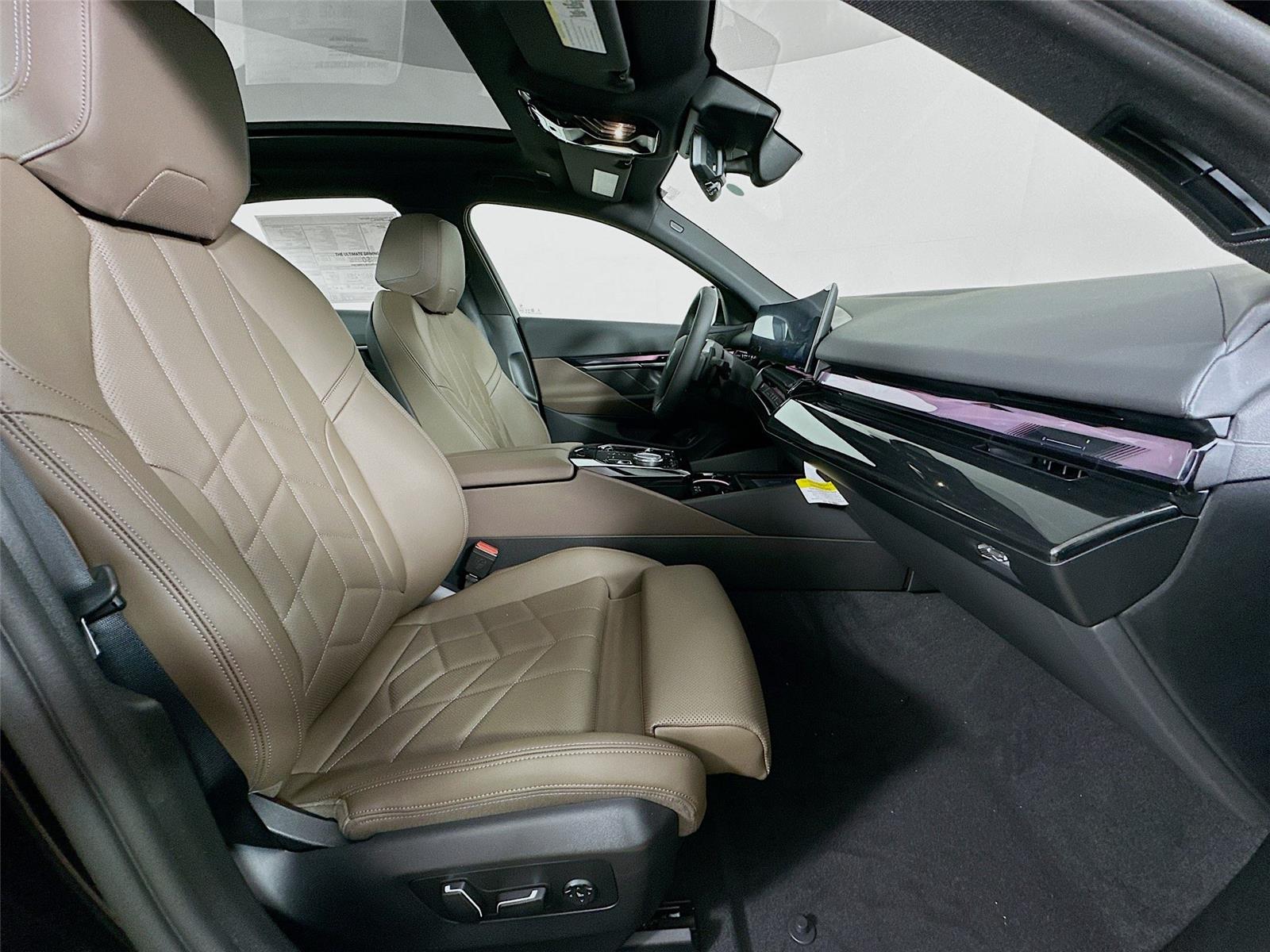 2026 Bmw 550e xDrive photo 30