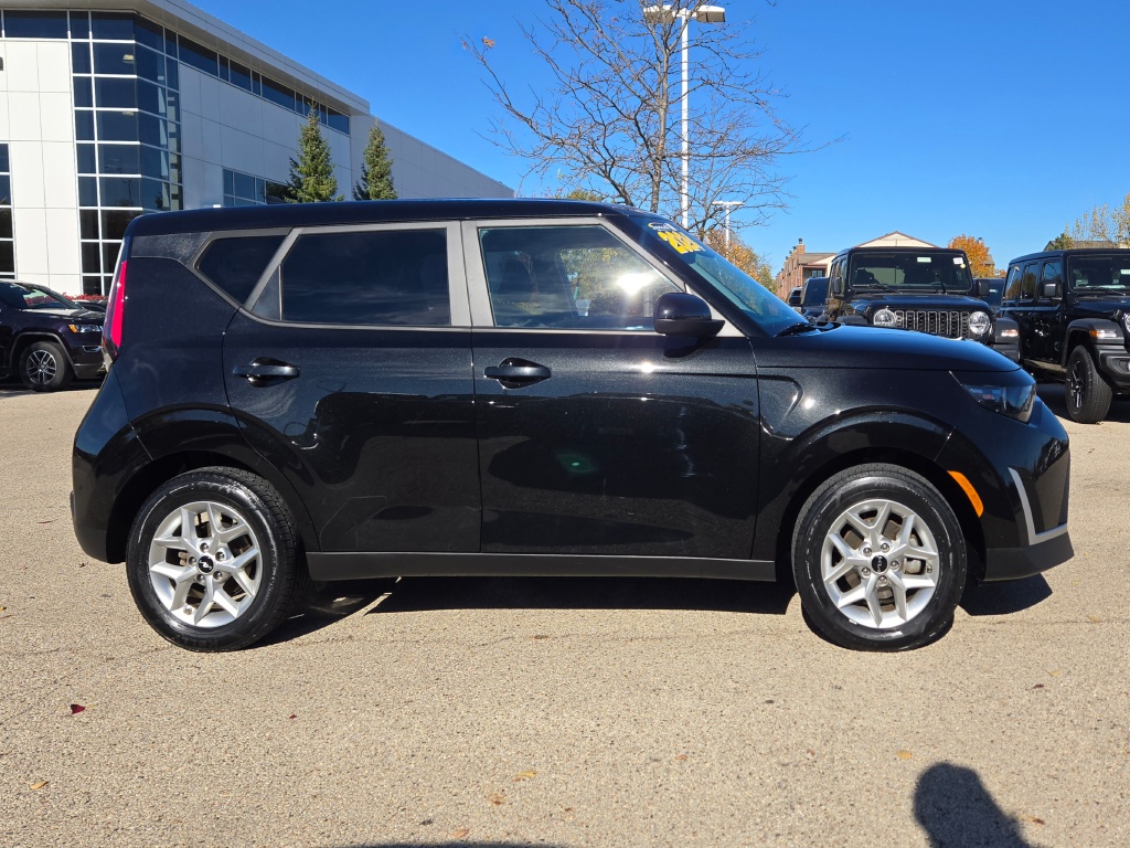 2024 Kia Soul LX photo 3