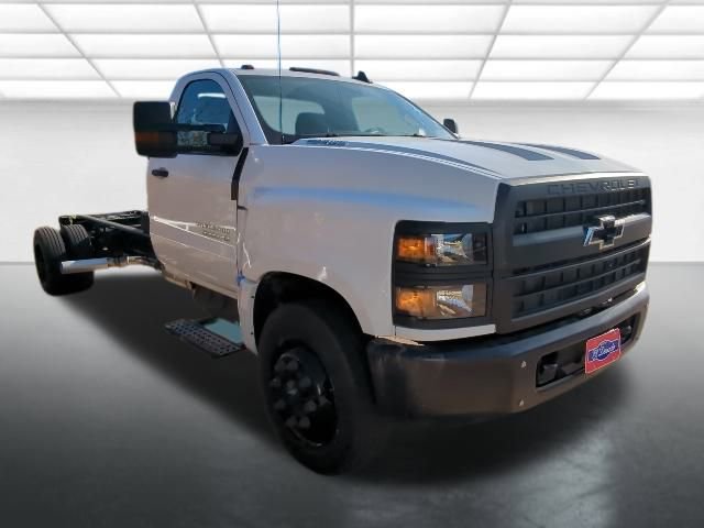 2024 Chevrolet Silverado 4500 Medium Duty Chassis Cab Work Truck's photo