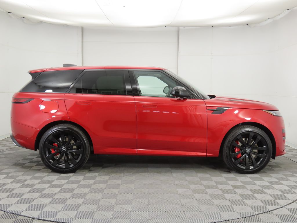 2025 Land Rover Range Rover Sport SE photo 4