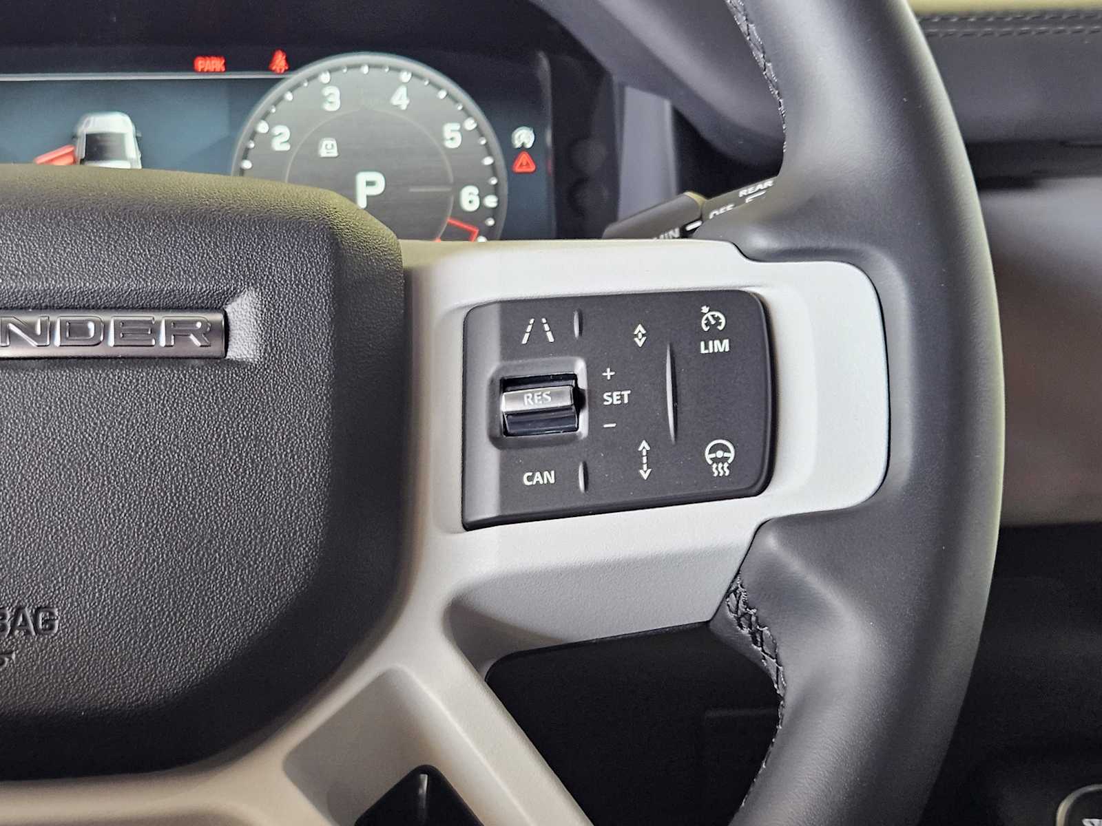 2025 Land Rover Defender 110 X-Dynamic SE photo 27