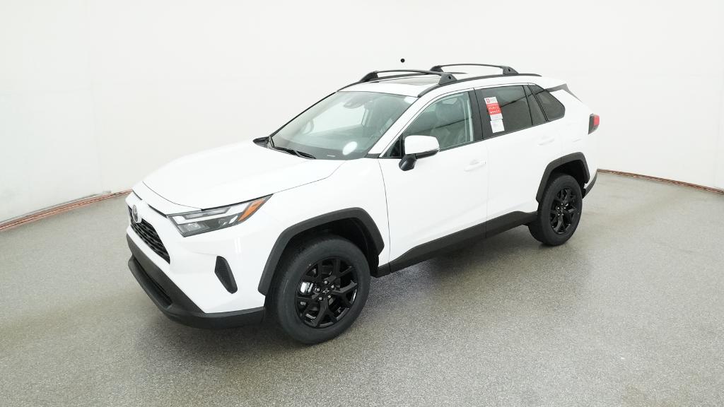 2025 Toyota RAV4 XLE's photo