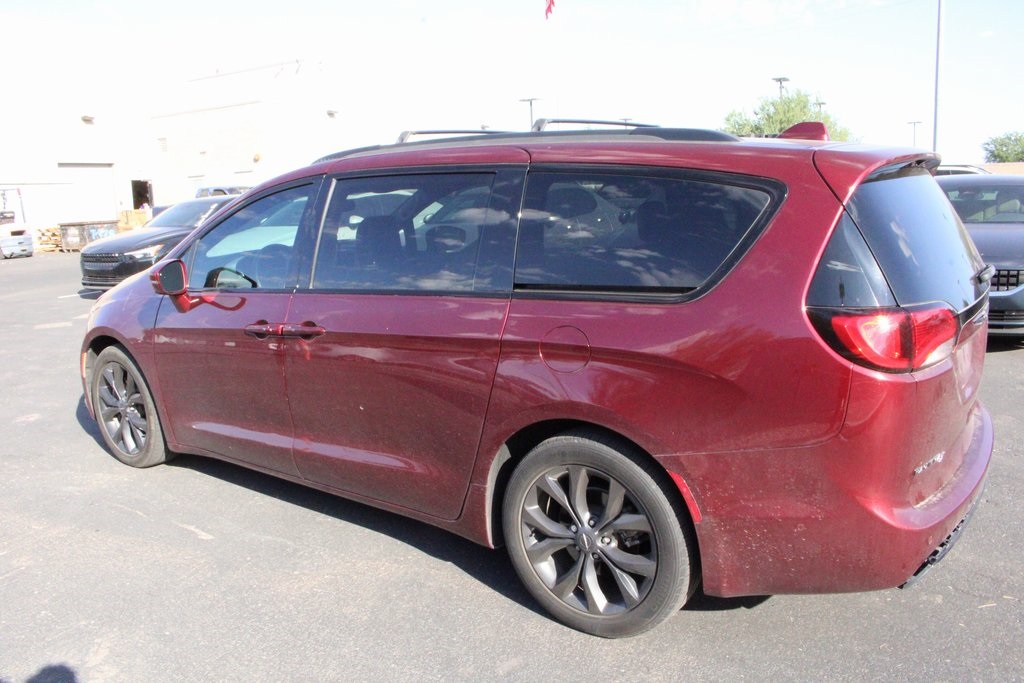 2018 Chrysler Pacifica Limited photo 2