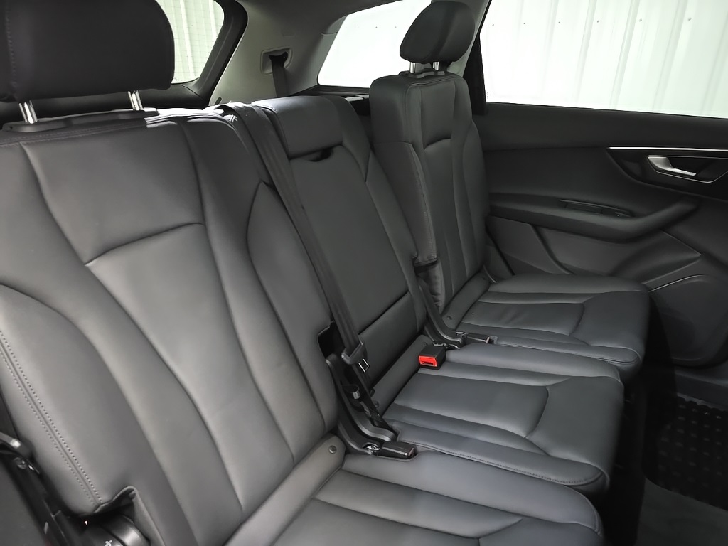 2023 Audi Q7 55 Premium photo 16