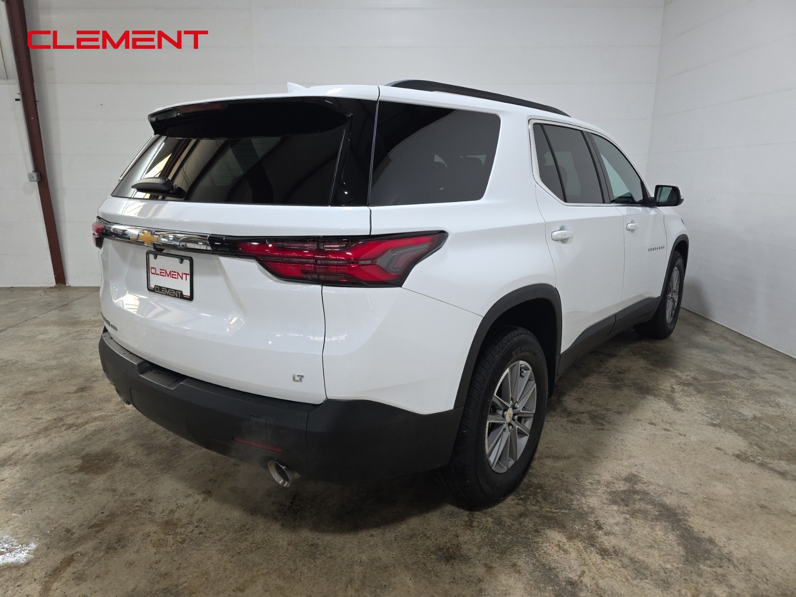 2023 Chevrolet Traverse 1LT photo 2