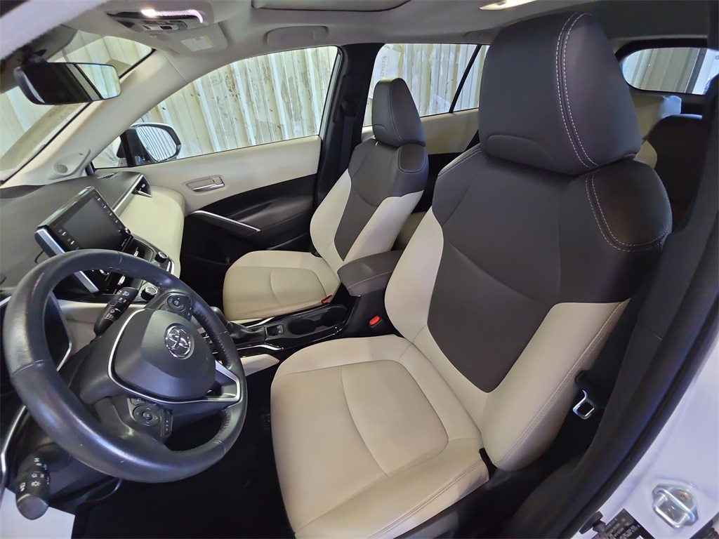 2022 Toyota Corolla Cross XLE photo 16