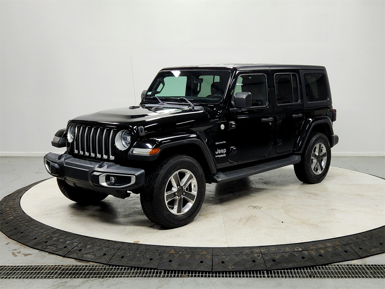2021 Jeep Wrangler Unlimited Sahara photo 3