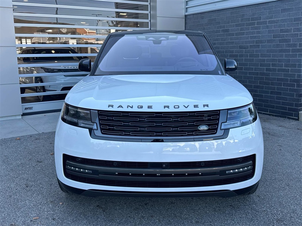2023 Land Rover Range Rover SE photo 2