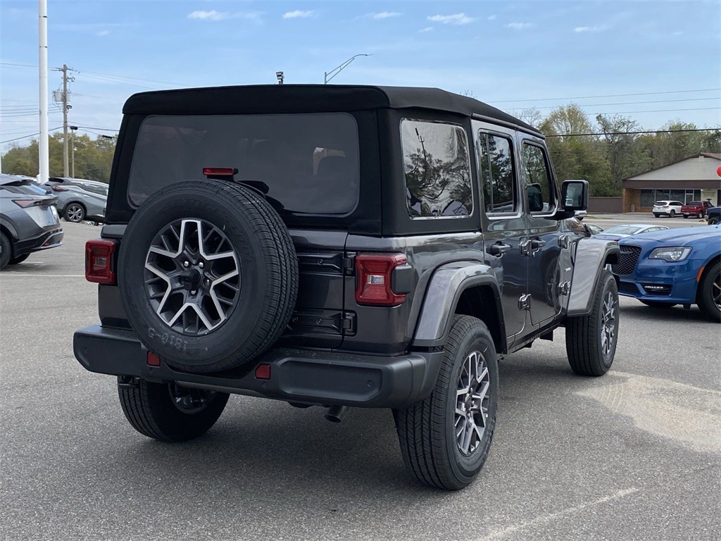 2024 Jeep Wrangler Sahara photo 5