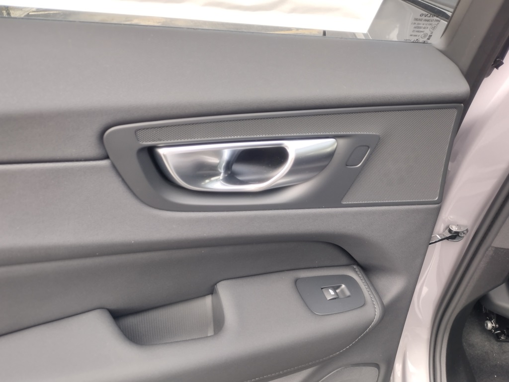 2026 VOLVO XC60 - Image 18