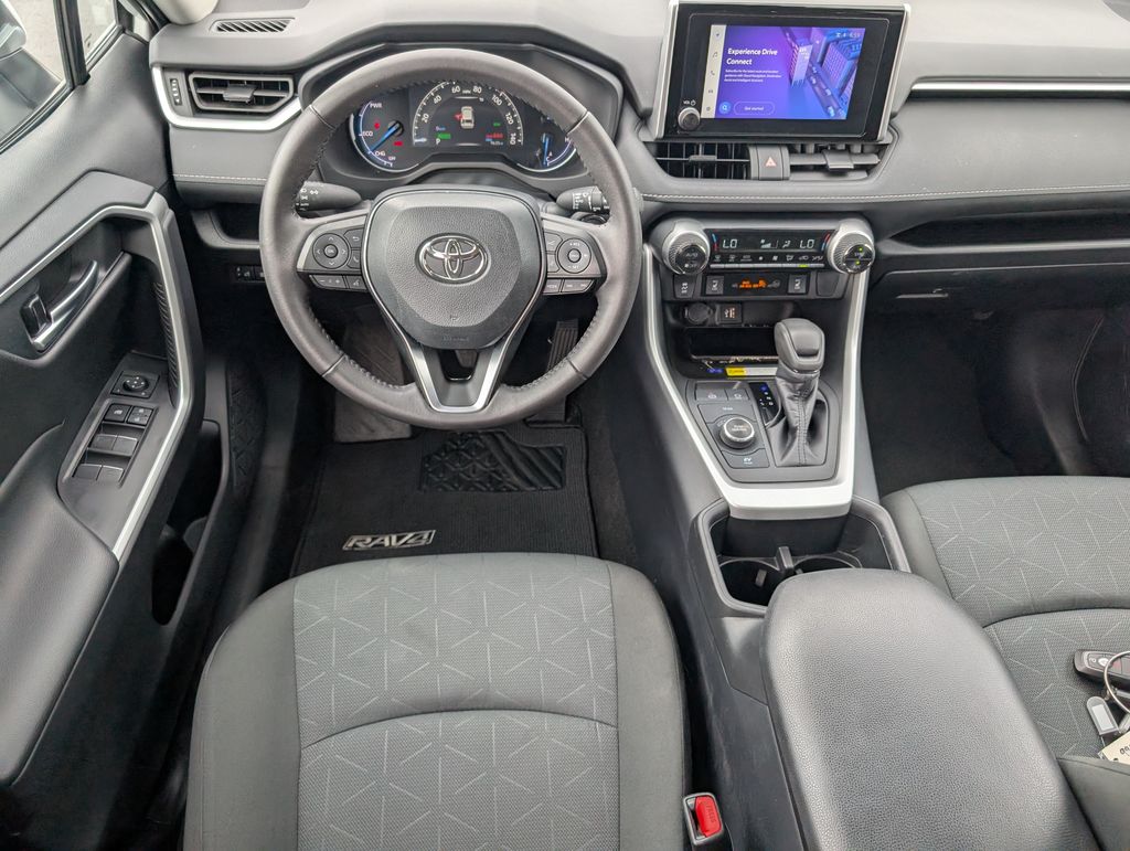 2024 Toyota RAV4 Hybrid XLE photo 9