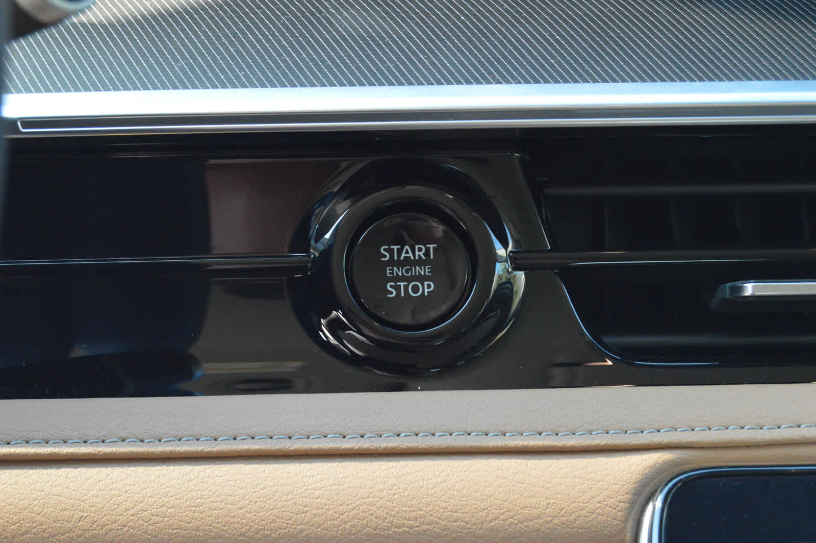 2025 Infiniti QX80 Luxe photo 17