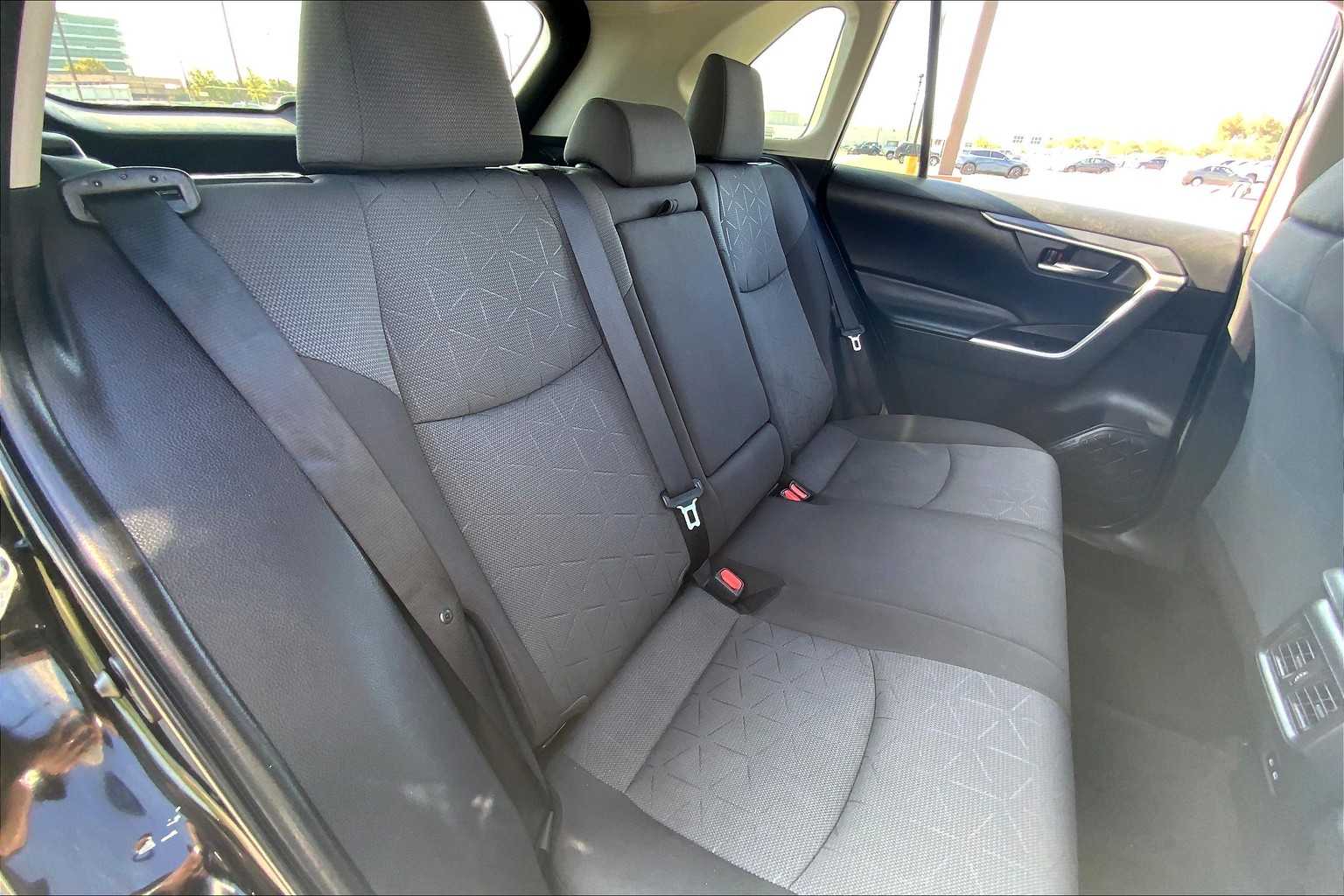 2022 Toyota RAV4 XLE photo 17