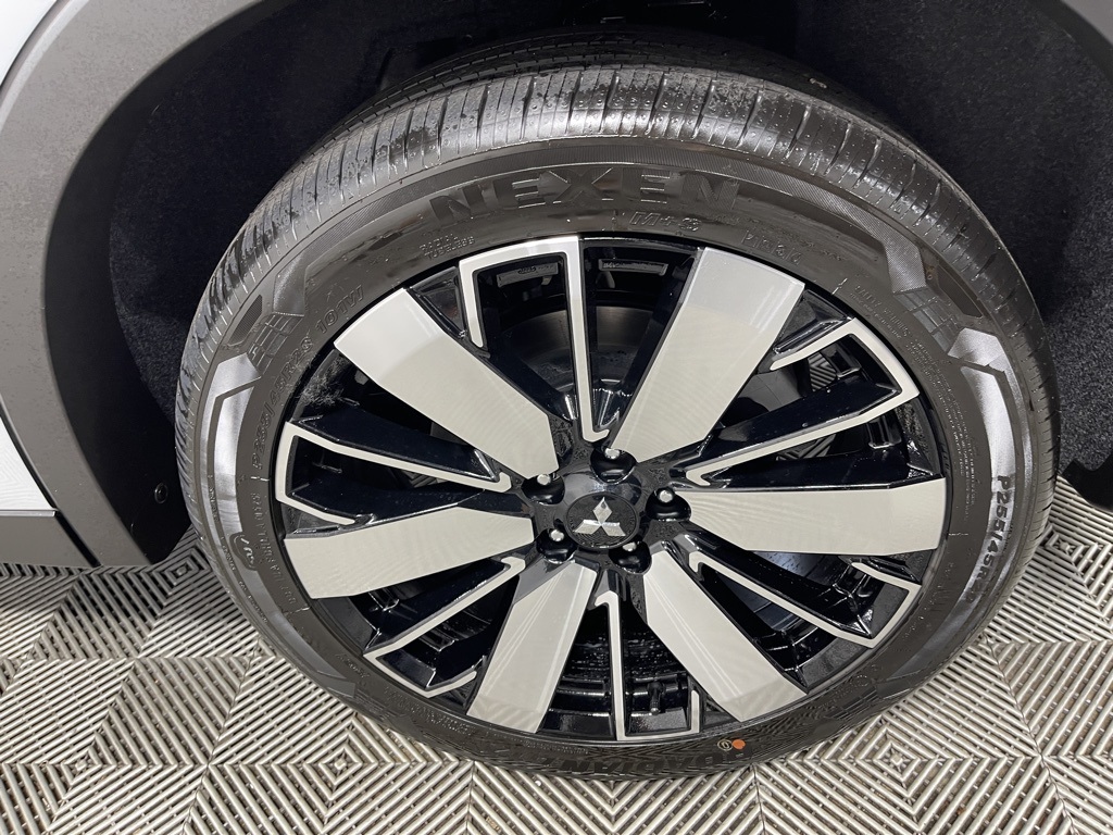 2025 Mitsubishi Outlander SE photo 31