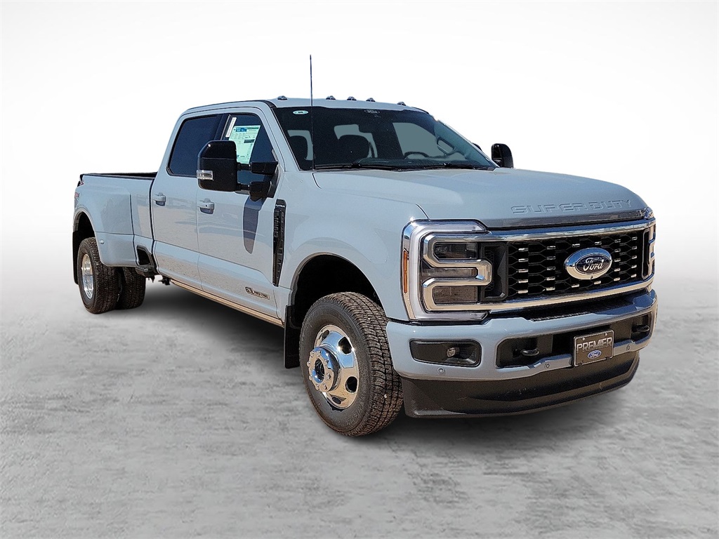 2026 Ford F-350 Super Duty Platinum's photo