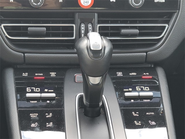 2023 Porsche Macan T photo 21