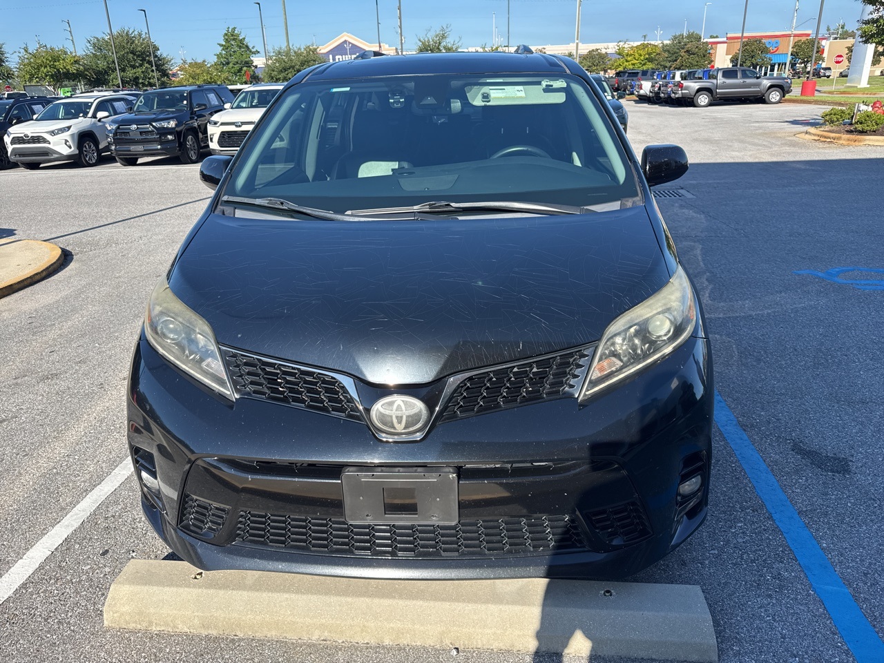 2019 Toyota Sienna SE Premium photo 2