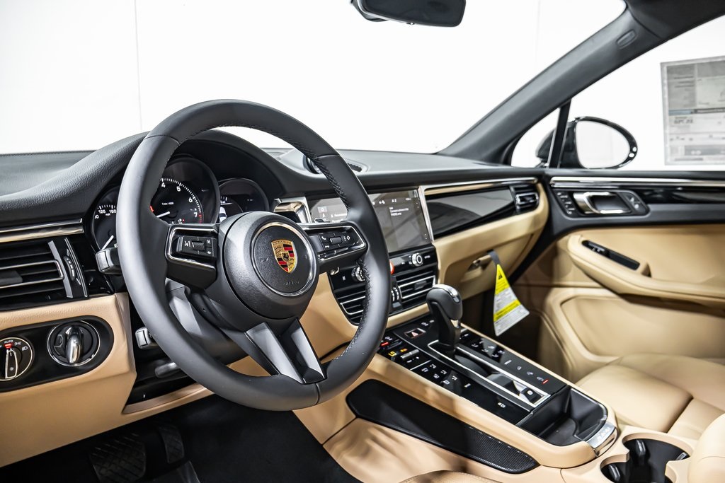 2025 Porsche Macan T photo 3