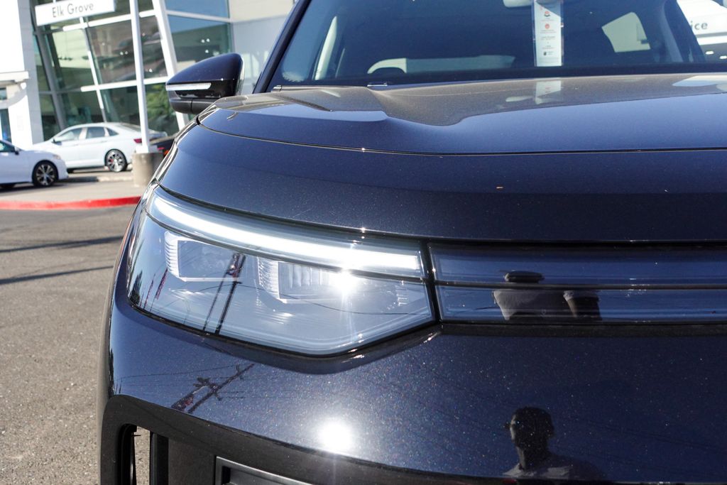 2025 Volkswagen Tiguan SE photo 2