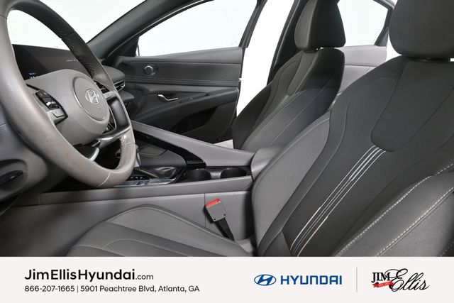 2024 Hyundai Elantra SEL Convenience photo 5